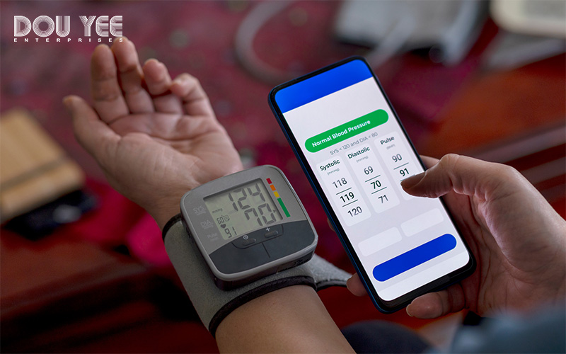 Remote heart rate monitoring device